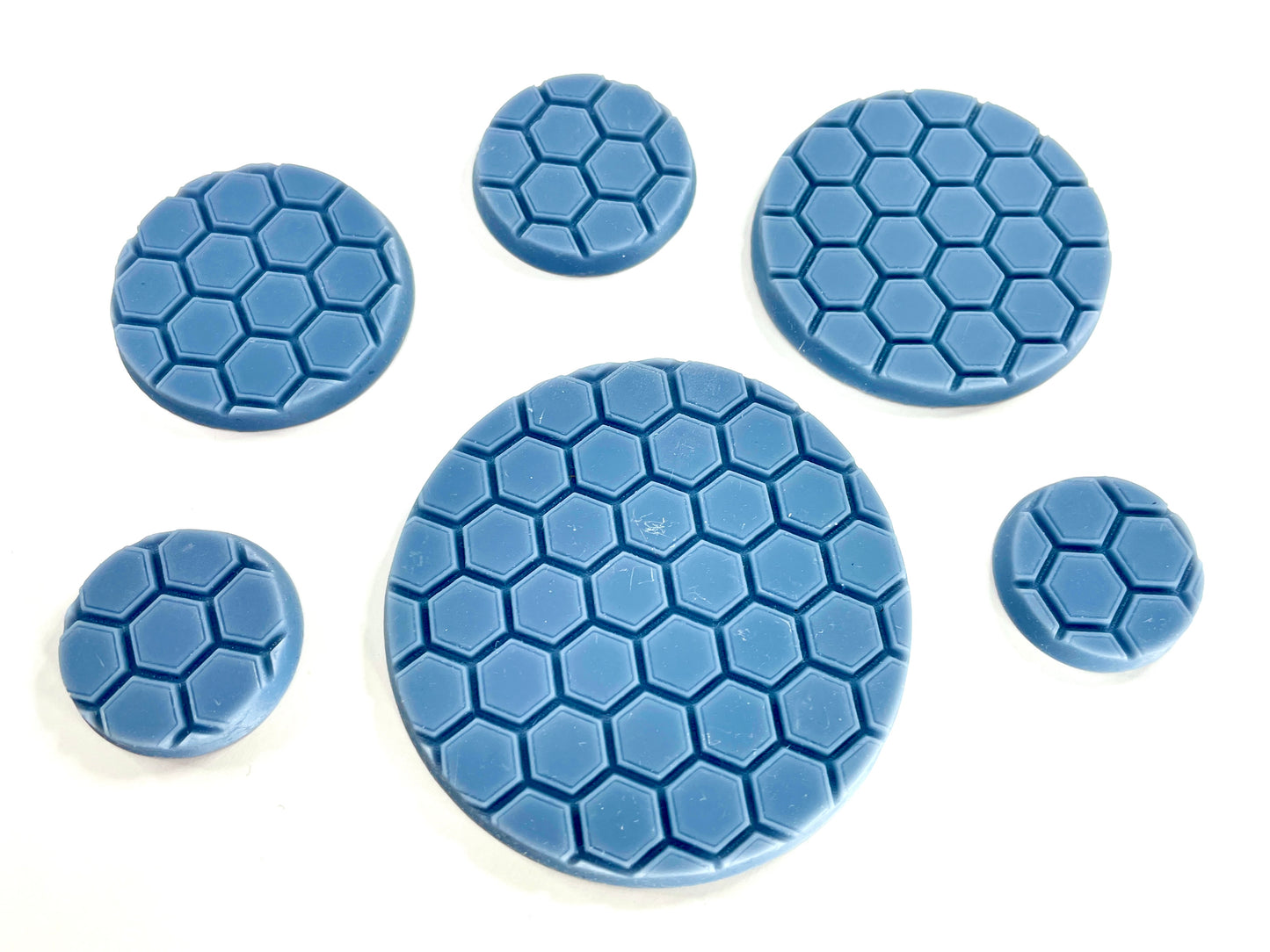 33-Piece Round Base Set with Magnet Slots: Hex Metal Panel