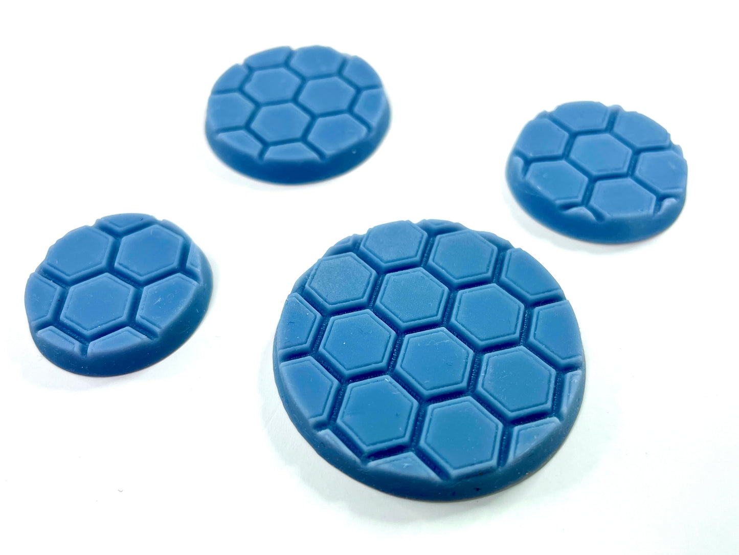 33-Piece Round Base Set with Magnet Slots: Hex Metal Panel