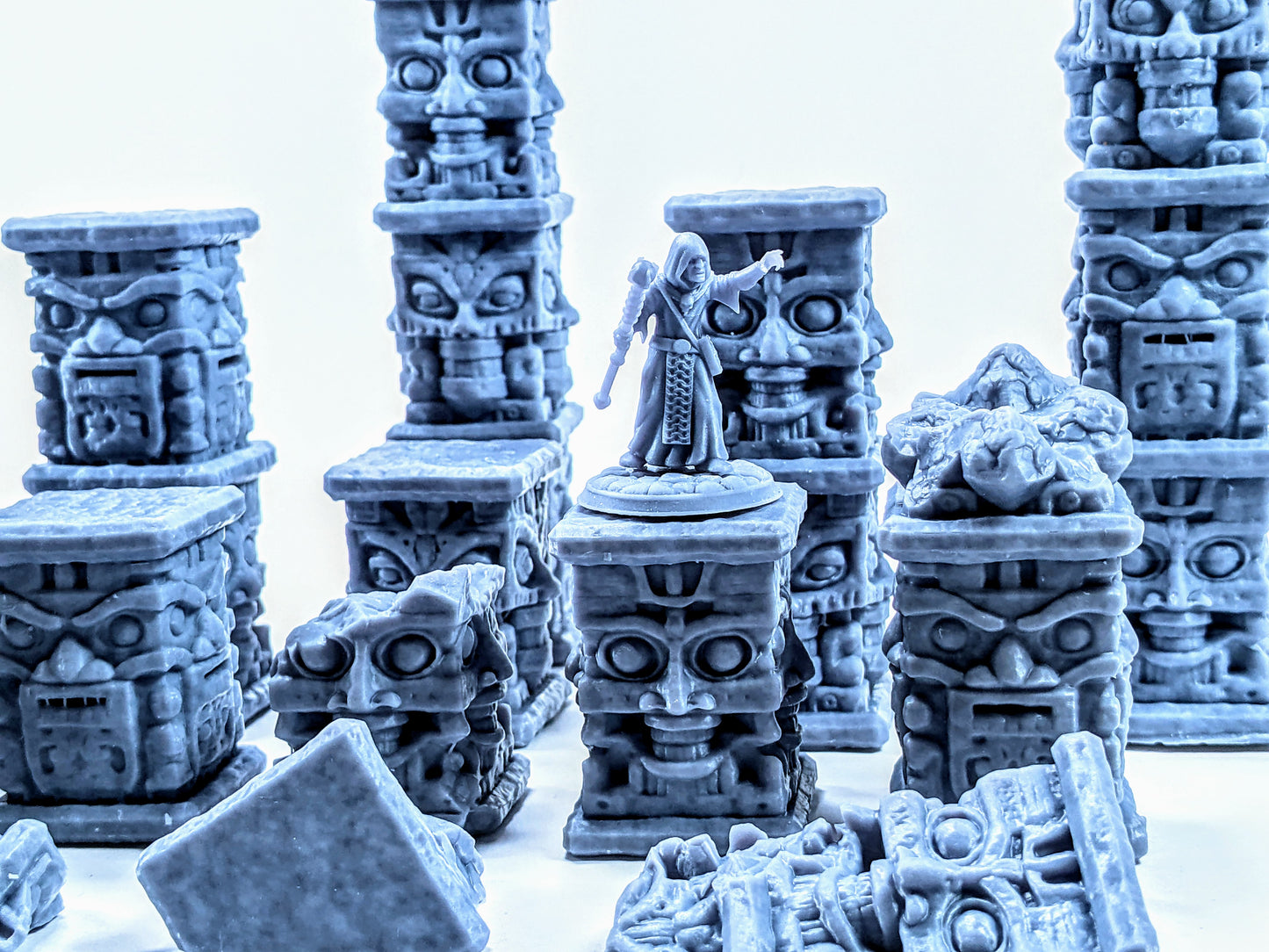 Totem Guardian Pillar Set