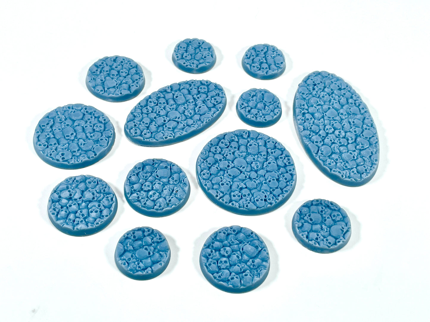 33-Piece Round Base Set with Magnet Slots : Skulls