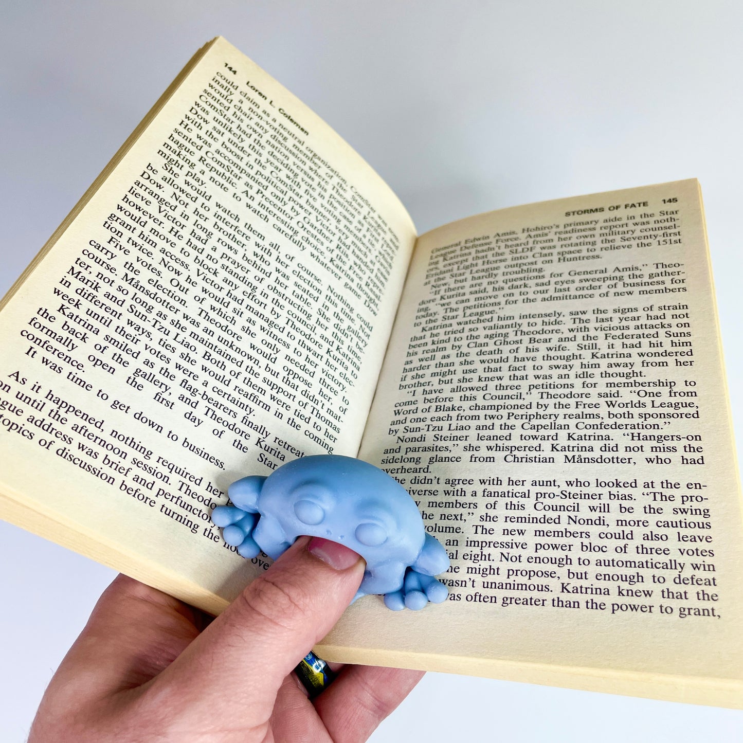 Frog Familiar and Tome Toad | Book Thumb Page Holder