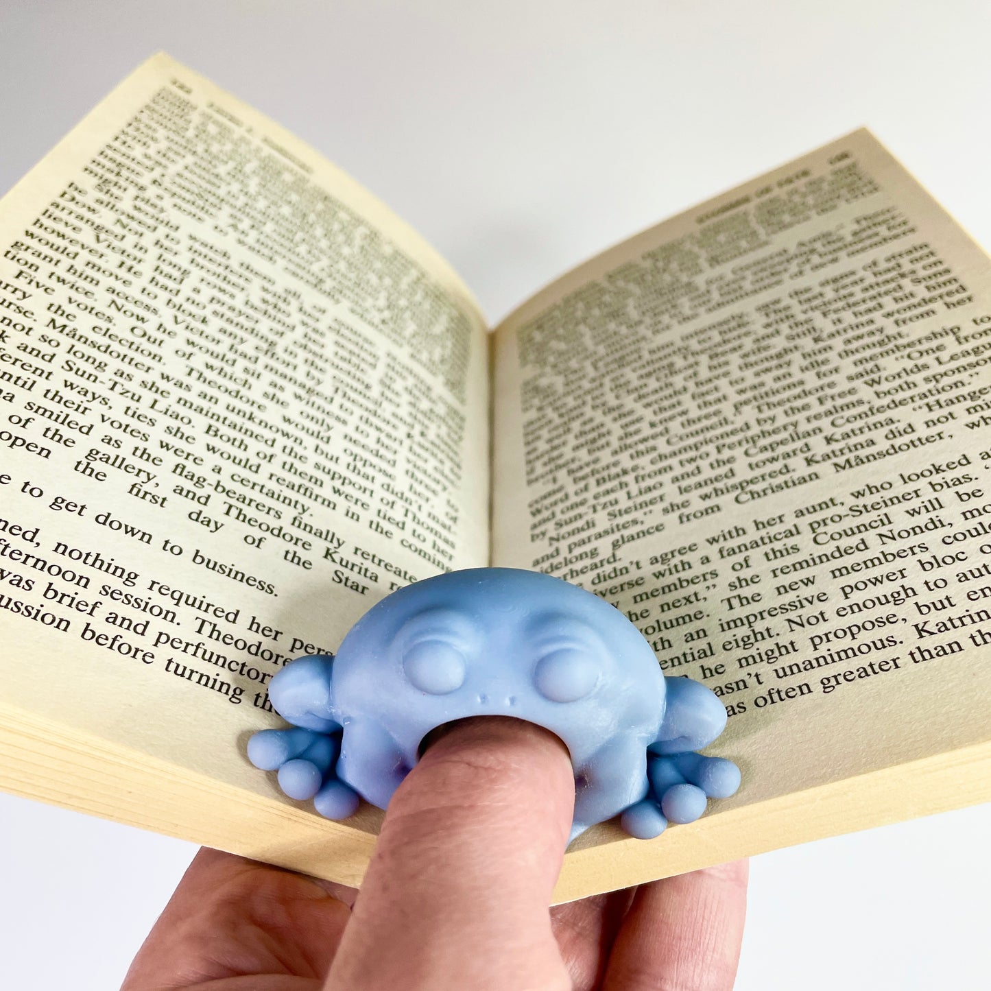 Frog Familiar and Tome Toad | Book Thumb Page Holder